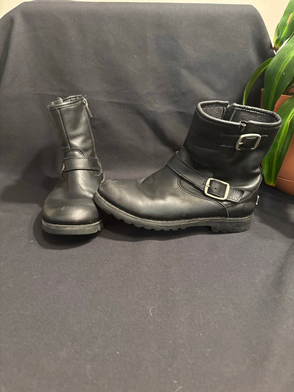 Girl’s Kids Youth UGG Kinzey Black Leather Moto Zip Buckle Boots, size 3 EUC